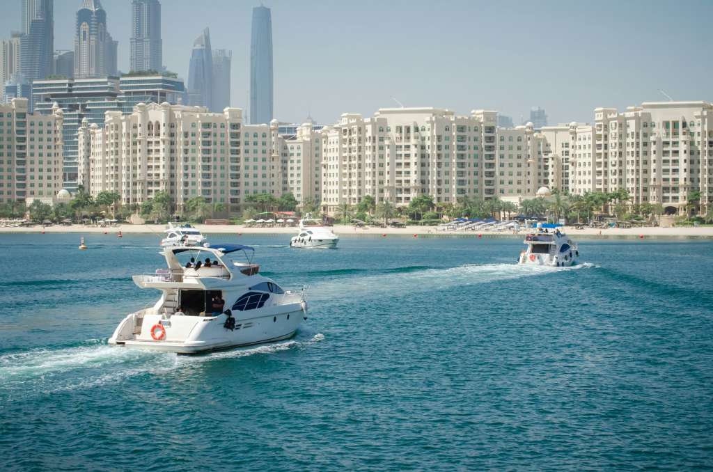 Luxury yacht departing from Dubai Marina for the best yacht routes in Dubai.