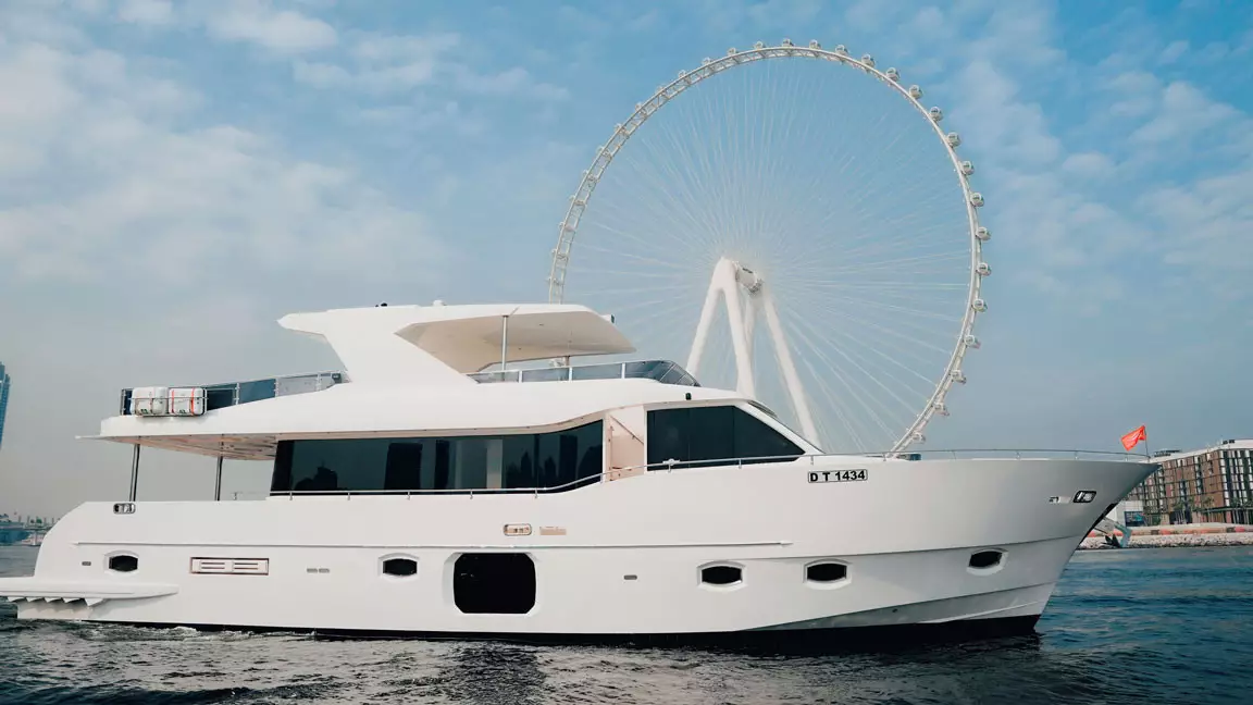 82ft Super Wide Party Yacht